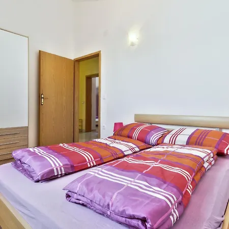 Martinovic 度假居 Kaštel